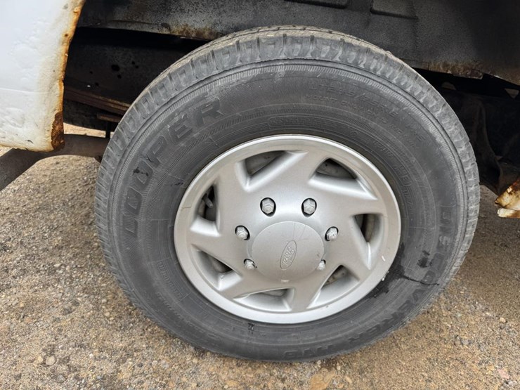 2013-ford-cargo-image-60