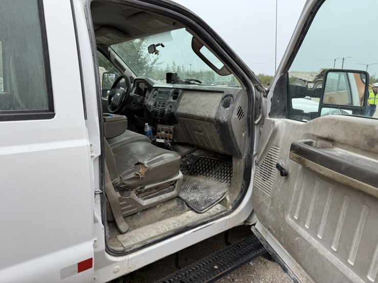 2008-ford-f550-image-28