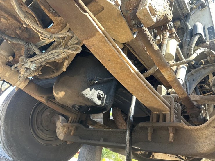 2005-peterbilt-385-image-61