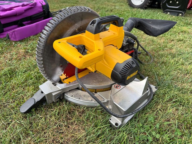 dewalt-10”-compound-mitre-saw-image-2