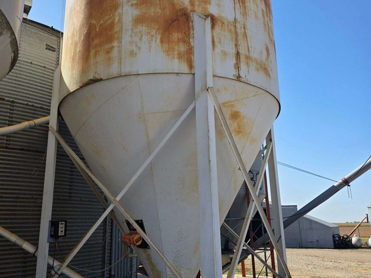 approx-24-ton-bulk-bin,-approx-27’-tall-and-11’-wide-with-bridge-rid-anti-bridge-system,-30’-of-flex-image-16