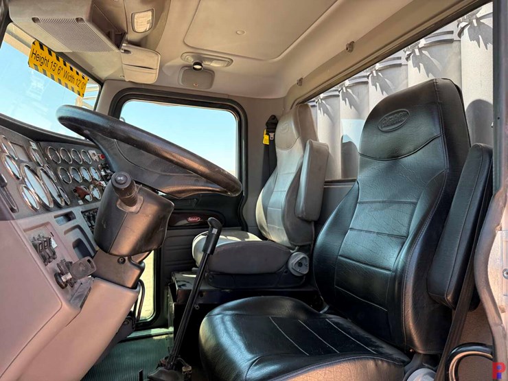 2015-peterbilt-367-image-14