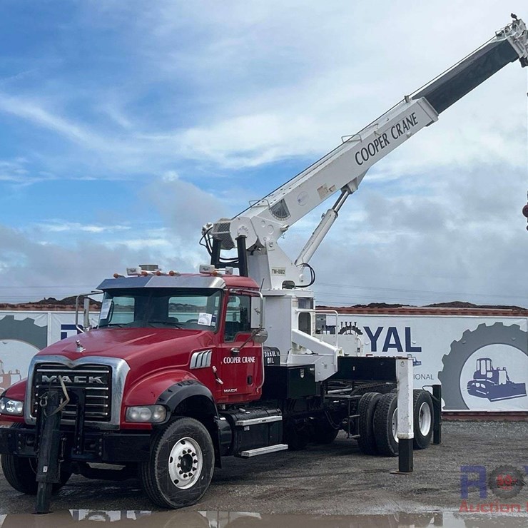2011 Mack GU713 Granite Cooper TM-1882 18 Ton Crane Truck