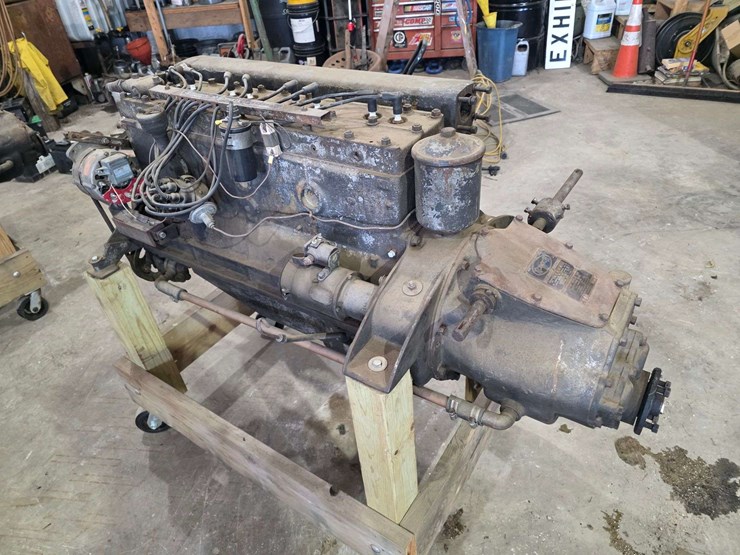 late-model-pontiac-inline-8-engine-converted-to-marine-use-by-kermath,-loose-and-in-excellent-condit-image-2