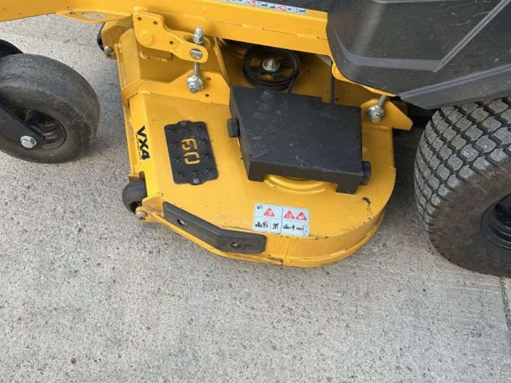 hustler-super-z-zero-turn-lawn-mower,-60"-cut,-kawasaki-fz1000-efi-38.5hp-engine,-60-hours-image-8