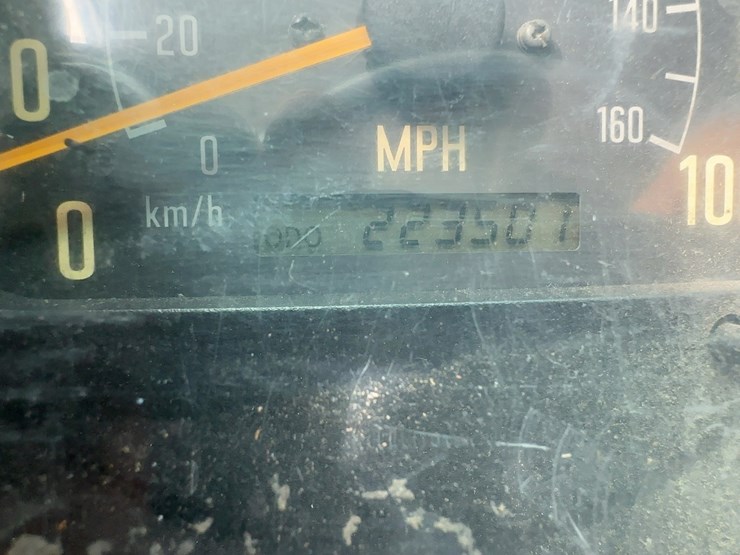 2003-isuzu-npr-image-26