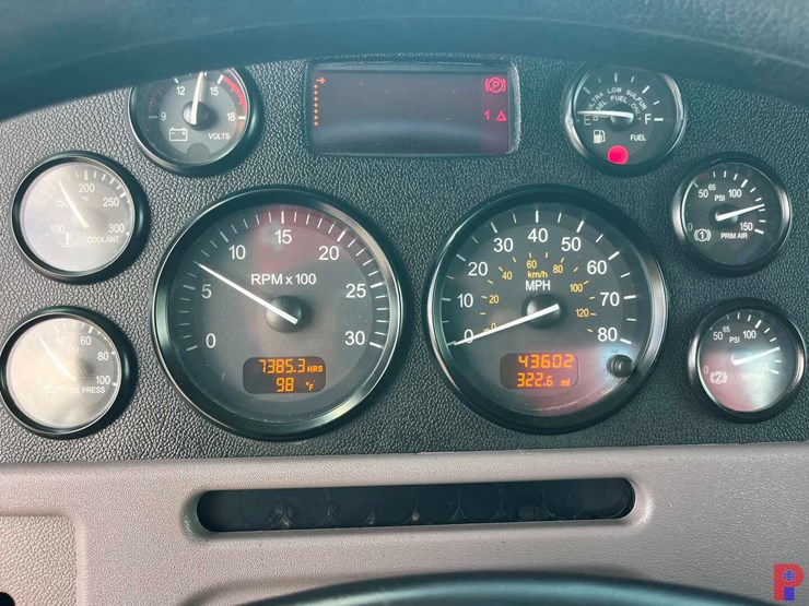2011-peterbilt-367-image-16