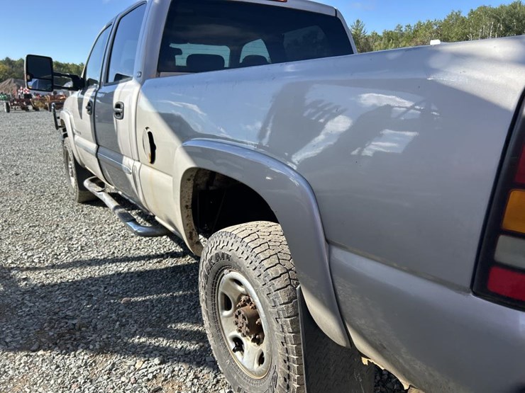 2005-gmc-2500-image-12
