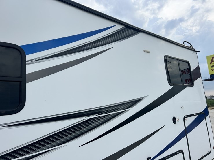 2021-ford-e450-image-15