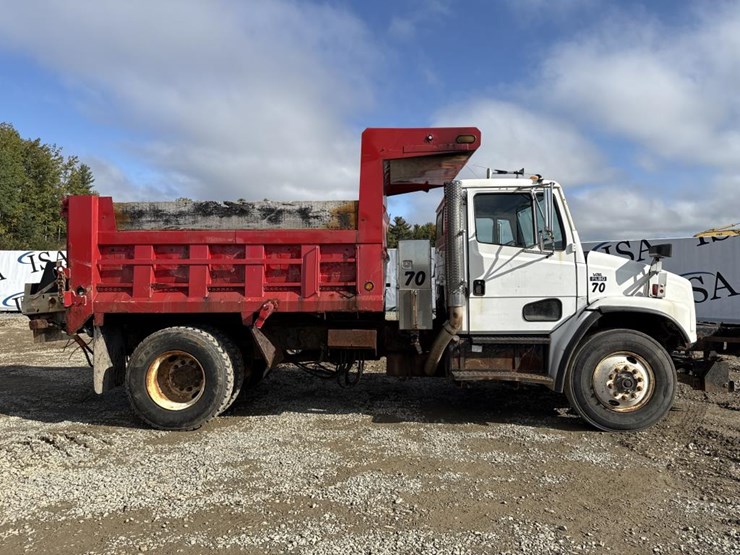 2004-freightliner-fl80-image-6