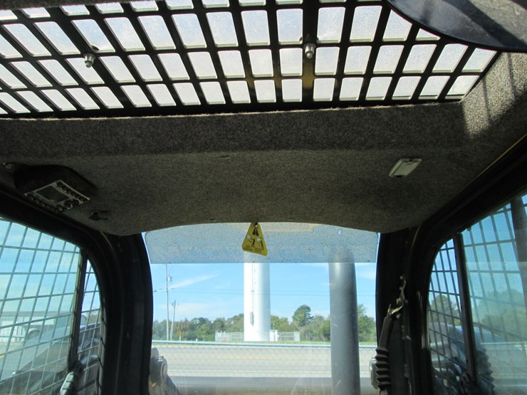 new-holland-l228-image-23