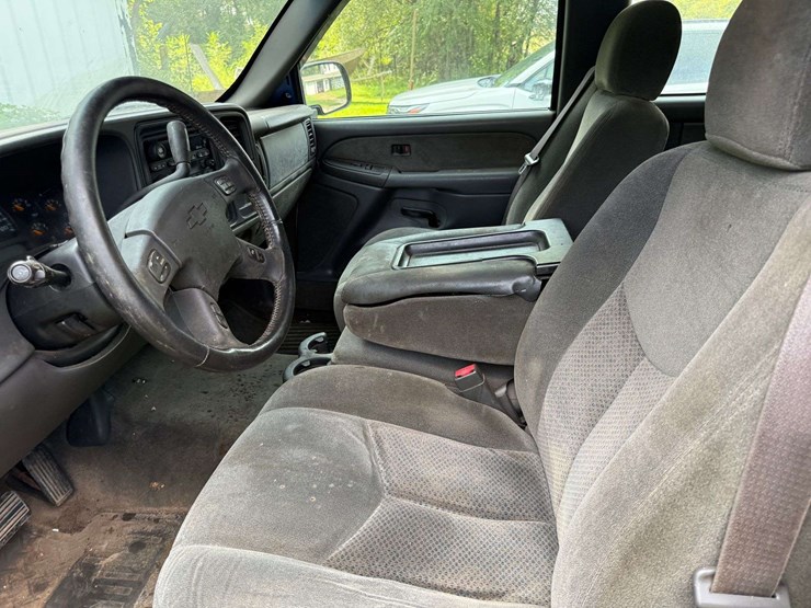2003-chevrolet-extended-cab-pickup-with-topper,-4x4,-261,233-miles,-v8,-automatic-transmission,-per-image-18