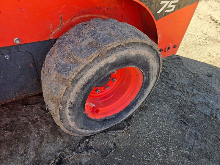 2019-kubota-ssv75-image-24