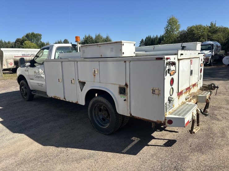2004-ford-f550-xl-image-3