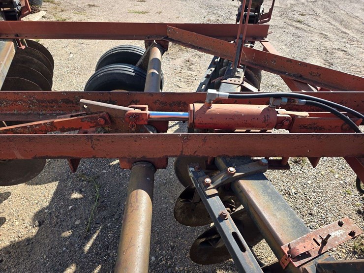 ih-470-tandem-disk,-manual-fold-wings,-9.5l-14-tires-on-6-bolt-rims,-hydraulic-lift,-rear-hitch,-dis-image-13