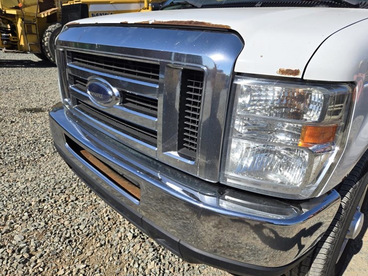 2013-ford-cargo-image-10