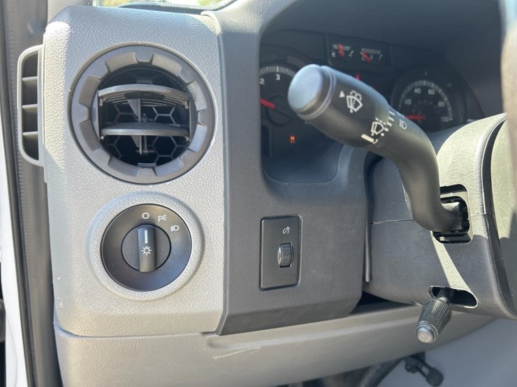 2014-ford-e250-image-51
