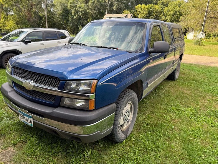 2003-chevrolet-extended-cab-pickup-with-topper,-4x4,-261,233-miles,-v8,-automatic-transmission,-per-image-2