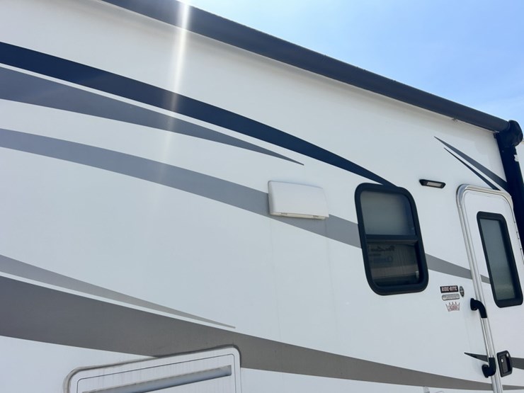 2017-ford-e450-image-23