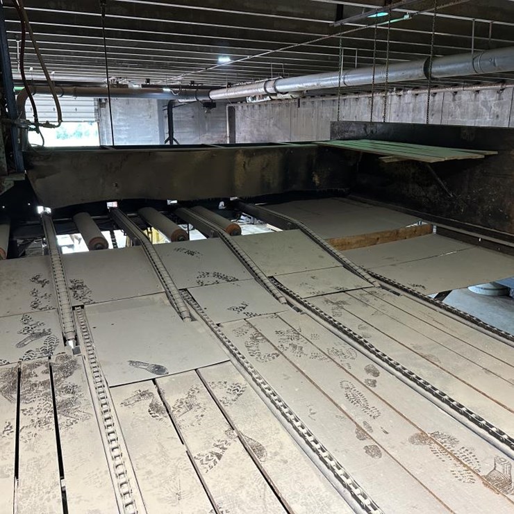 #1589 • 50' Lumber Deck