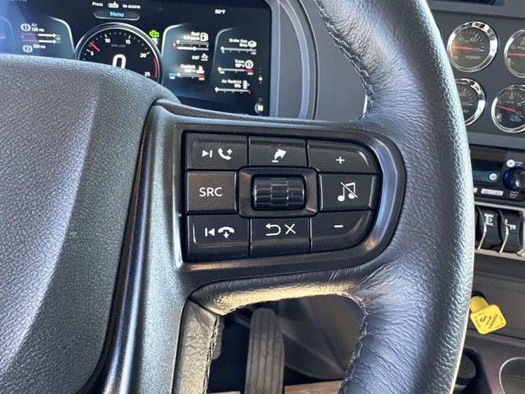 2025-kenworth-t880-image-34