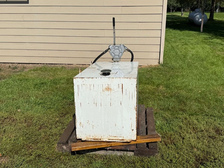 pickup-fuel-barrel,-measures-23”-x-45”-x-24”-tall,-has-hand-pump-and-hose,-model:-hp100-great-plains-image-6