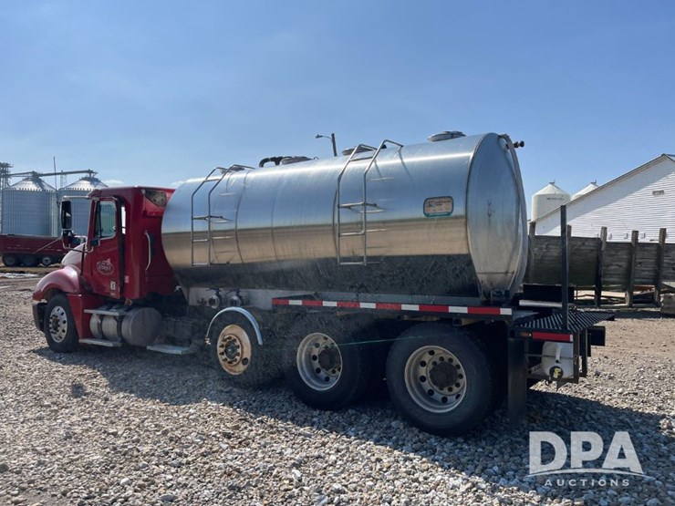 2007-freightliner-columbia-liquid-nurse-truck-(jn3025,-unit-1852)-image-11