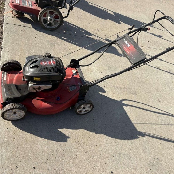 Poulan Pro Walk Behind Lawn Mower, 22”, 6.25 HP B&S,  *needs tune up