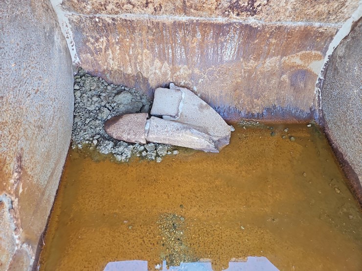 caterpillar-52"-bucket-with-teeth-image-7