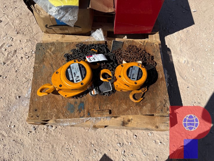 (2)-harrington-manual-chain-hoists,-1-1/2-ton-&-1-ton-image-1