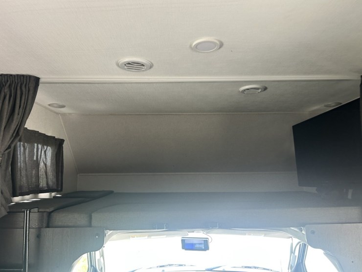 2023-ford-e450-image-65