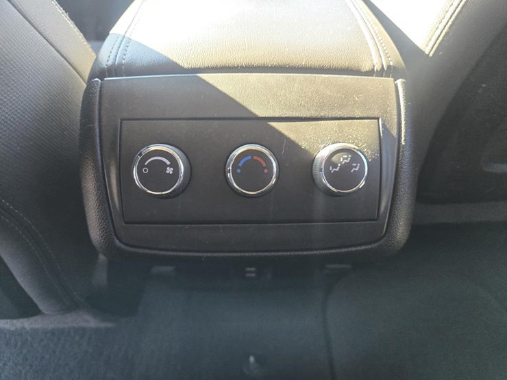 2016-chevrolet-traverse-image-33