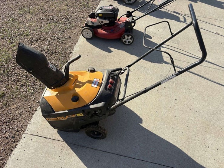 poulan-pro-prg21es-21”-walk-behind-snow-thrower,-electric-start,-*needs-tune-up-image-3