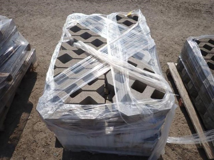 qty-of-(8)-skids-of-turfstone-pavers-&-decor-stone-image-27