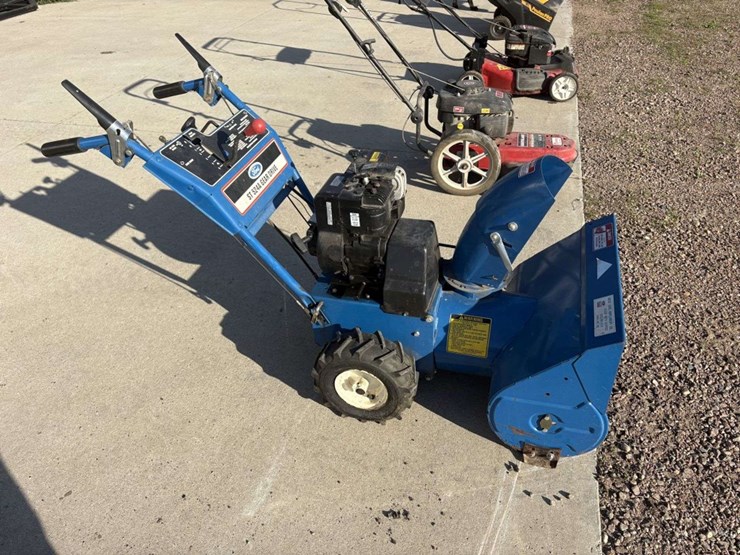 ford-st524a-walk-behind-self-propelled-snow-blower,-5-speed,-24”,-5hp-b&s-image-1