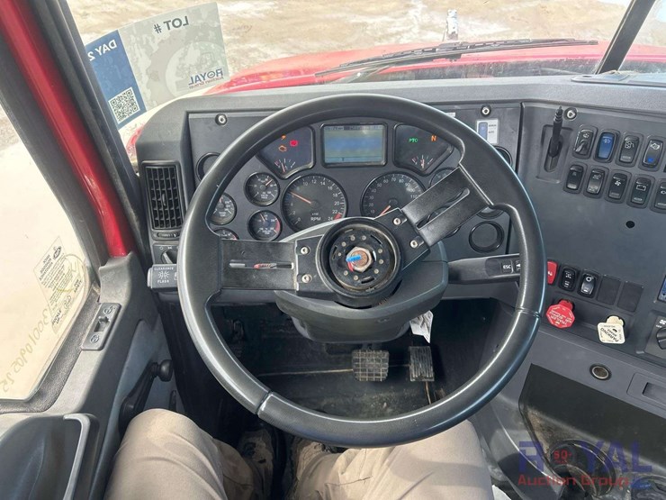 2011-mack-gu713-granite-cooper-tm-1882-18-ton-crane-truck-image-11
