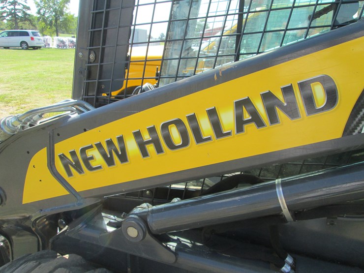 new-holland-l228-image-7
