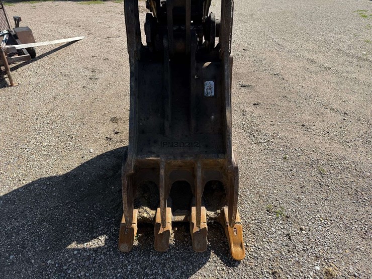 deere-225d-lc-image-9