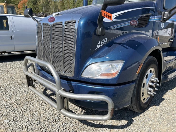 2019-peterbilt-579-image-12