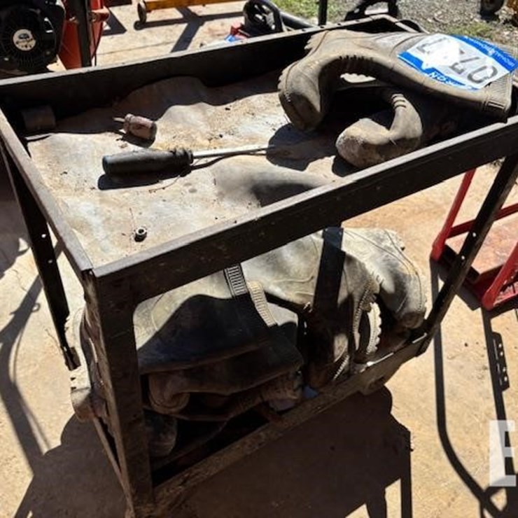 METAL TOOL CART ON WHEELS