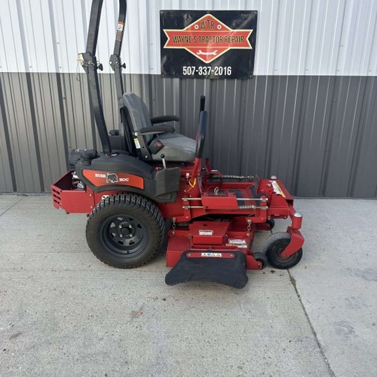 Bush Hog M5225 Zero Turn Lawn Mower, 52" Cutting Width, 25hp Briggs and Stratton Egnine, 208 Hours