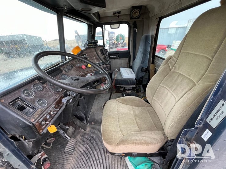 1989-freightliner-day-cab-truck-(jn0784,-unit-06815)-image-50