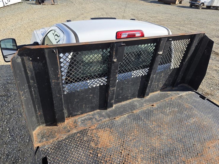 2015-chevrolet-3500-image-30