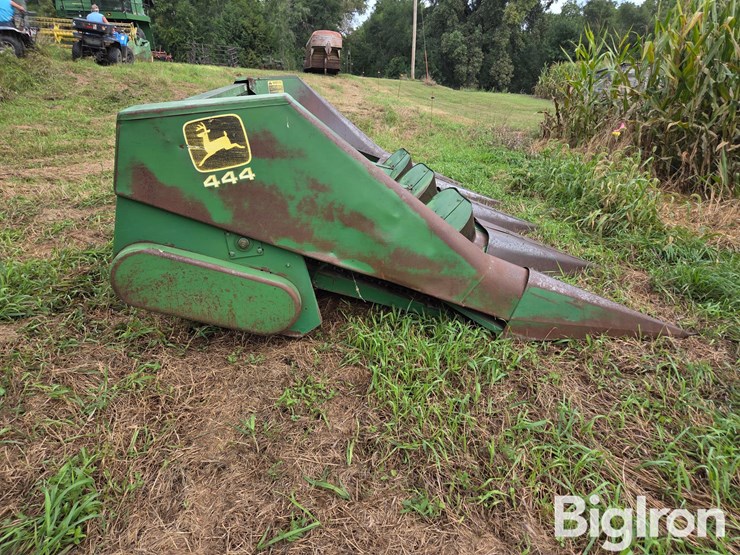 john-deere-444-image-4