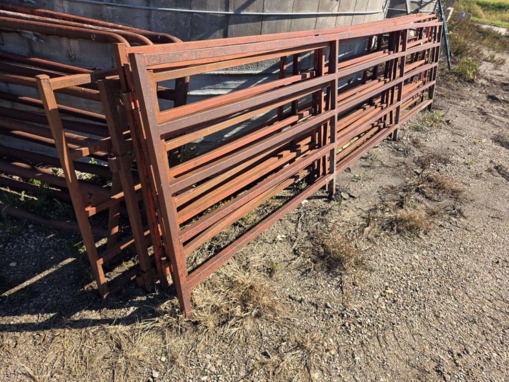 (6)-16’-–-5-bar-gates,-custom-made-with-1-½”-and-1-¼”-tubing-*seller-is-going-south,-item-needs-to-b-image-2