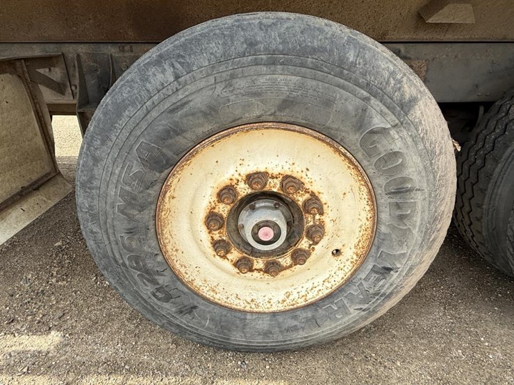 1995-ford-l9000-image-19