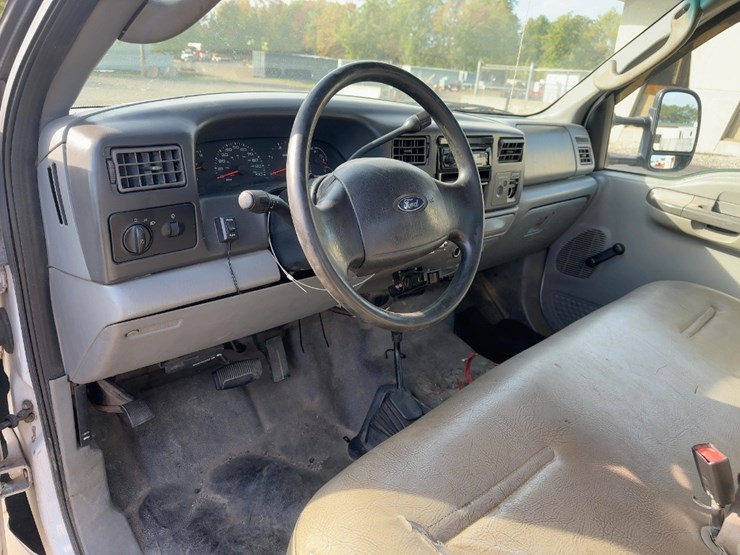 2004-ford-f550-xl-image-16