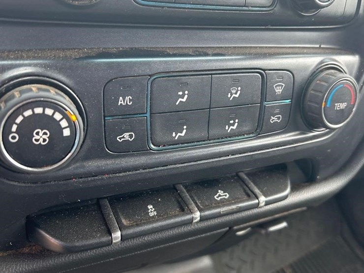 2015-chevrolet-silverado-2500-image-28
