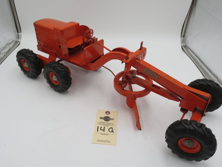 doepke-model-toys-adams-grader-image-1