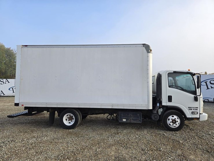 2015-isuzu-npr-hd-image-6